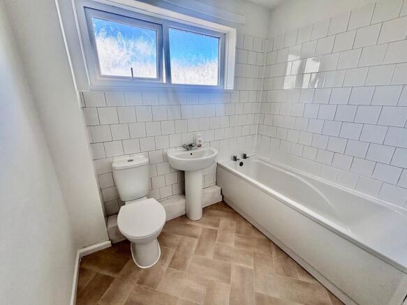 3 bed House to rent Image 6