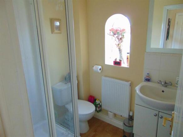 EN SUITE SHOWER ROOM