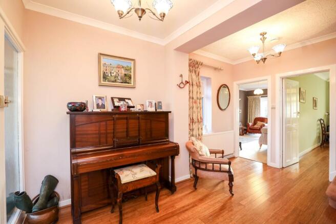 Lavernock Road, Penarth, The Vale Of Glamorgan. CF64 3NX photo 4