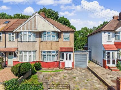 Curzon Avenue EN3
