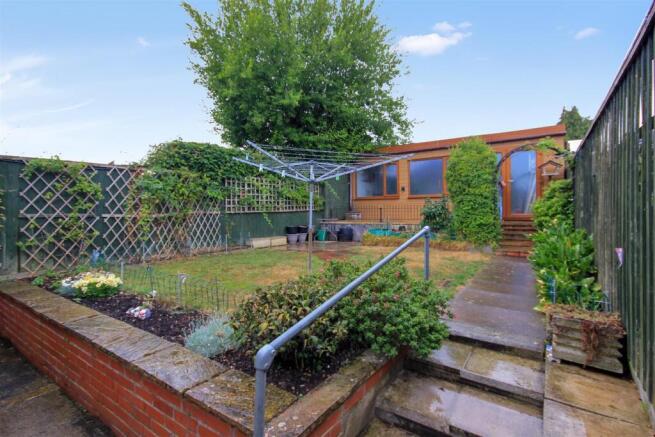 NN8 Milton Avenue, Wellingborough photo 2
