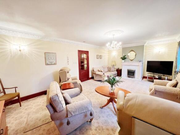 Lounge pic 2.jpg