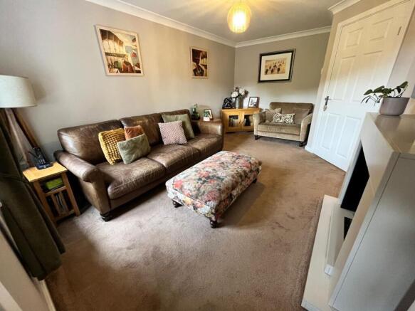 3 bed Semi-Detached for sale Image 4