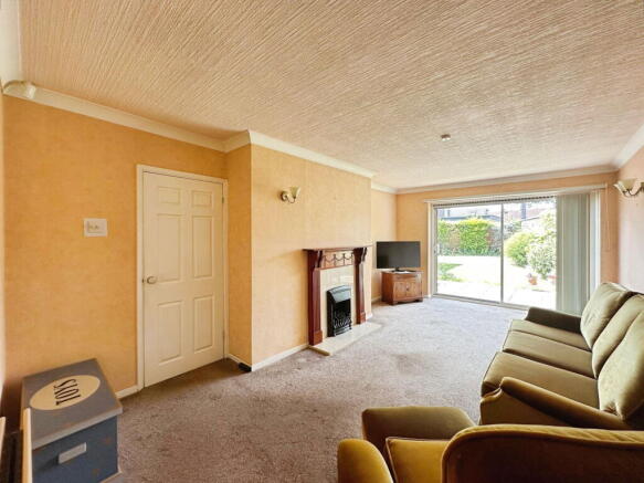 7, Warwick Drive, Codsall, Wolverhampton, WV8 2AA photo 4