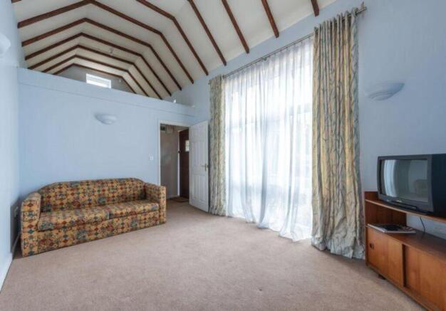 The Barn At Hornbeam, 174 The Street, West Horsley, Surrey, KT24 6HS photo 4