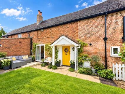 London Road, Hartley Wintney, Hook