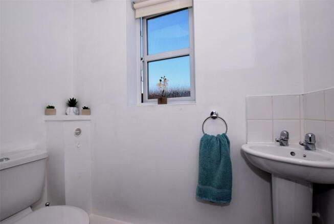 Guest Cloakroom/Wc
