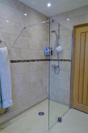 SHOWER ROOM: