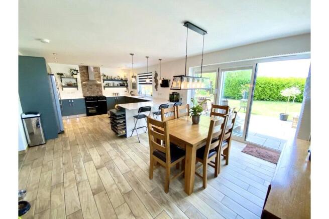 Kitchen/Dining Room