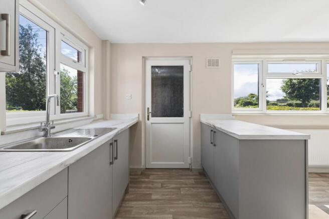 Kitchen (b)