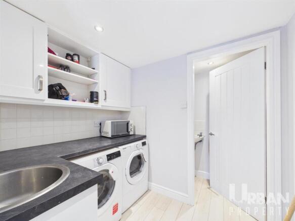 4 bed Semi-Detached for sale Image 7