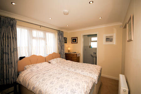 En suite bedroom (G/F)