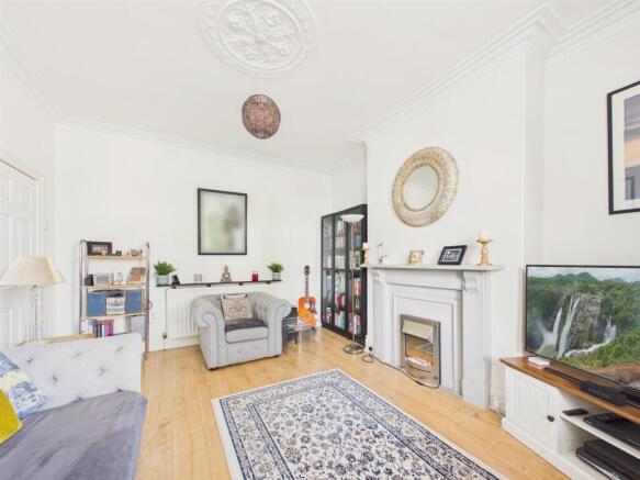LOUNGE ( OR BEDROOM )