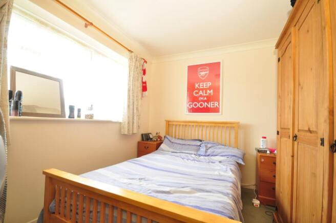 10 Godwin way bed...