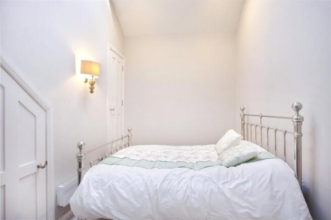 2 bed Apartment to rent Image 6