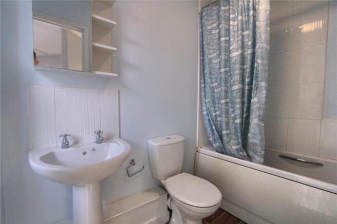 3 bed Semi-Detached to rent Image 8