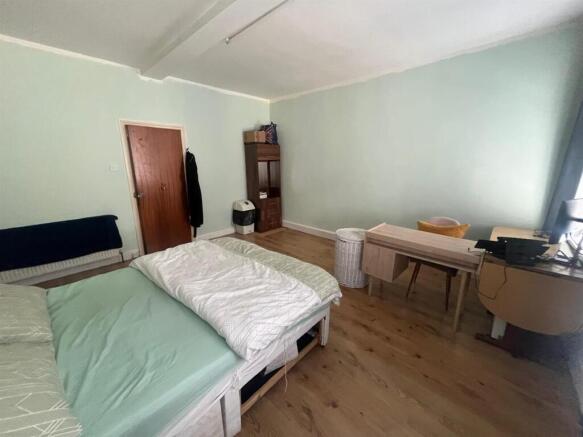 4 bed House for sale Image 12