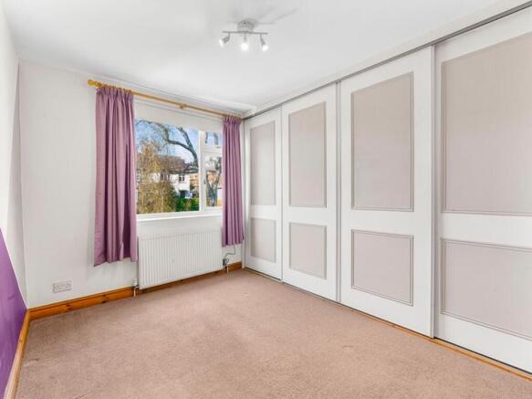5 bed Semi-Detached to rent Image 8