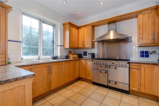 7 bed Detached for sale Image 8