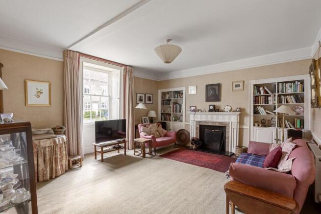 6 bed House for sale Image 12