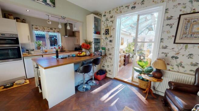 KITCHEN/DINING ROOM