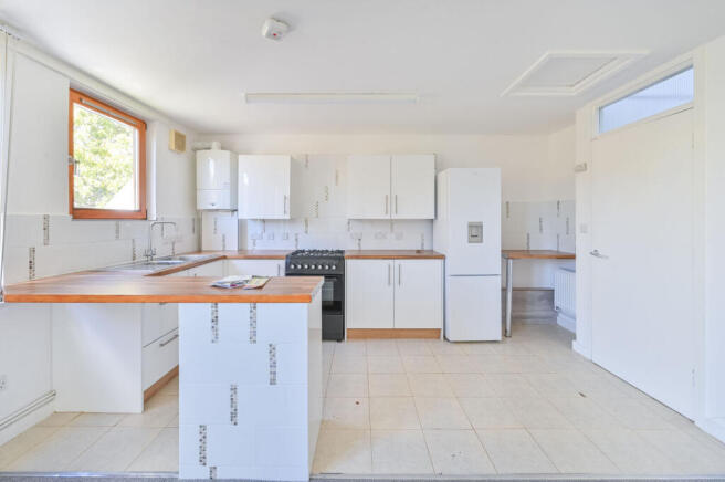 1-bed flat on Overton Road, Brixton, London, SW9, £325,000