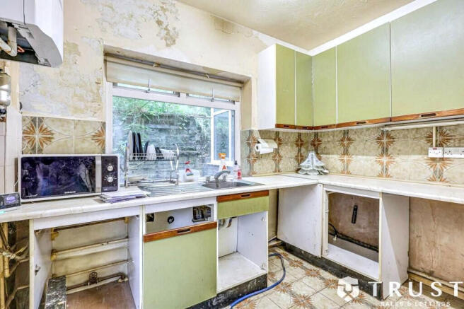 3 bed Semi-Detached for sale Image 6