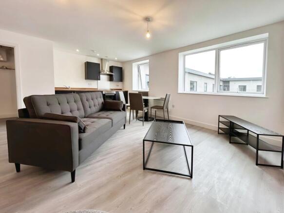 2 bed Apartment to rent Image 4