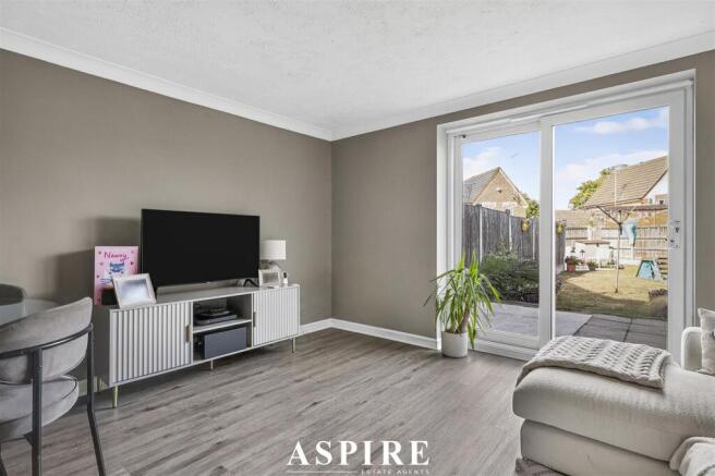 ** Parking For 2 Cars** Ascot Grove, Basildon photo 4