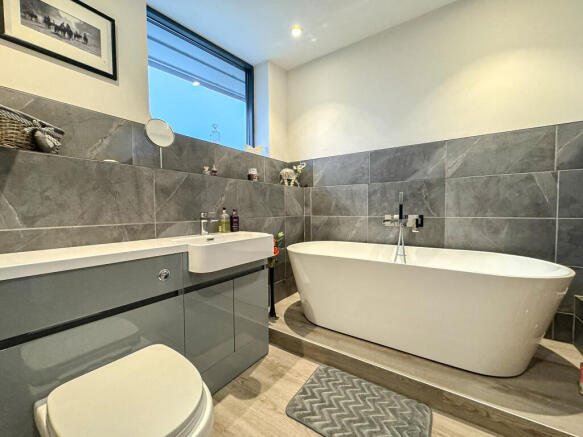 Flat 10 Barton West - Bathroom