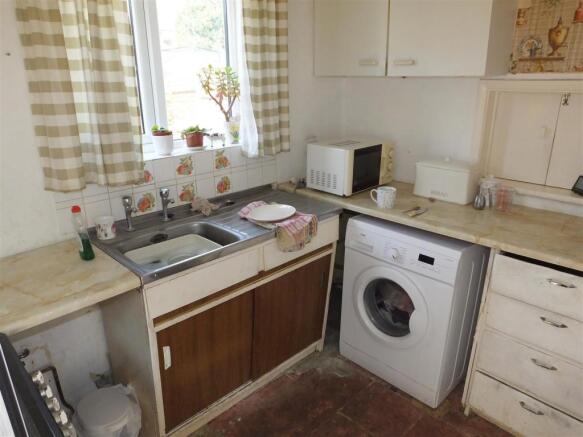 Kitchen ...JPG
