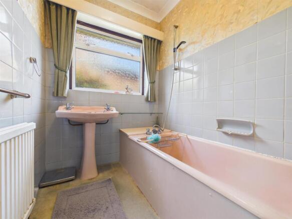 2 bed Detached Bungalow for sale Image 9
