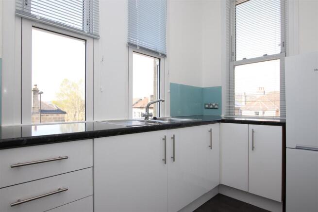 Kitchen (2).JPG