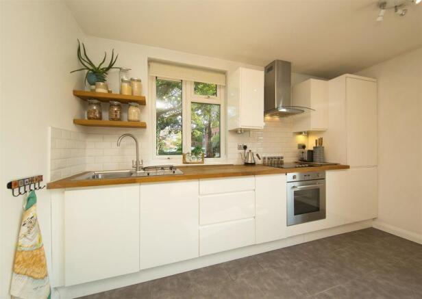 1 Hillside Ct. 2201.jpg