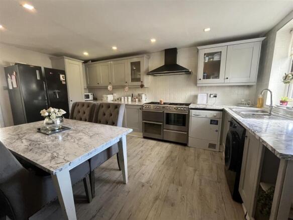 3 bed Detached for sale Image 6