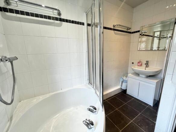 3 bed Terraced for sale Image 7
