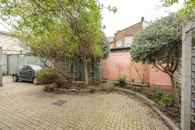 Lansdowne Road, E17