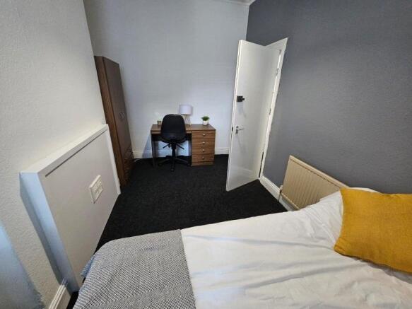 2 bed House Share to rent Image 4