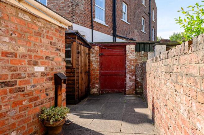 3 bed Town House for sale Image 12
