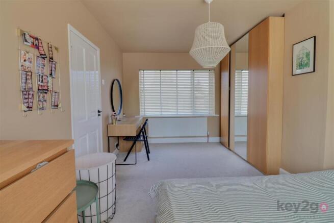 2 bed Terraced to rent Image 12