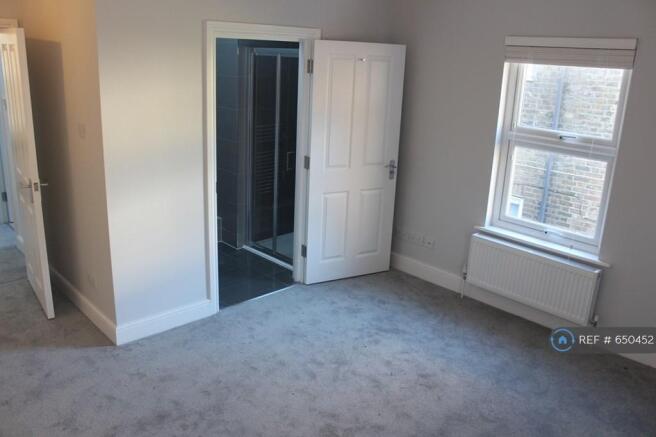 1st Floor Ensuite Bedroom