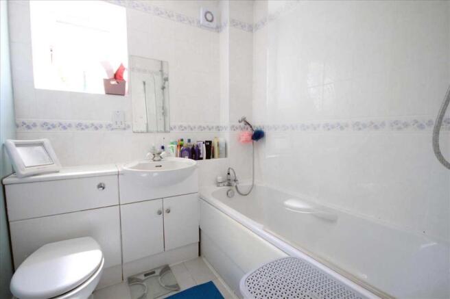 FAMILY BATHROOM/WC