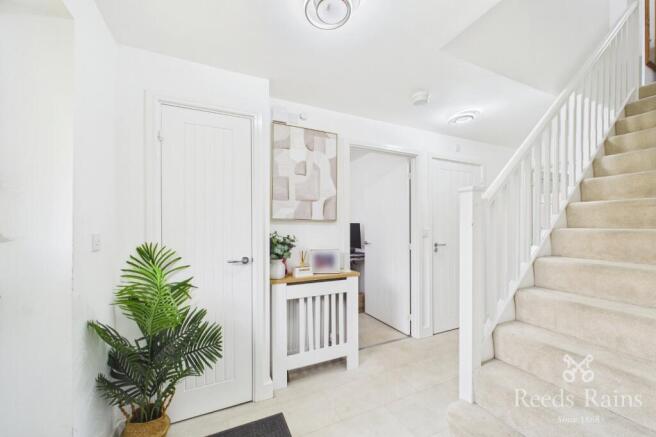 4 bed Detached to rent Image 6