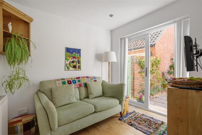 5 bed Detached for sale Image 6