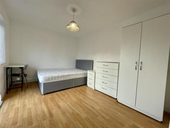 5 bed House of Multiple Occupation to rent Image 6