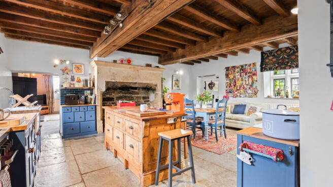 4 bed Stone House for sale Image 7