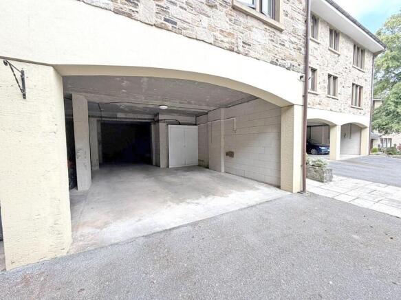 2 bed Flat for sale Image 9
