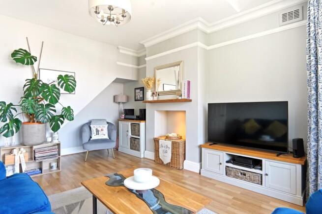 3 bed Flat for sale Image 6