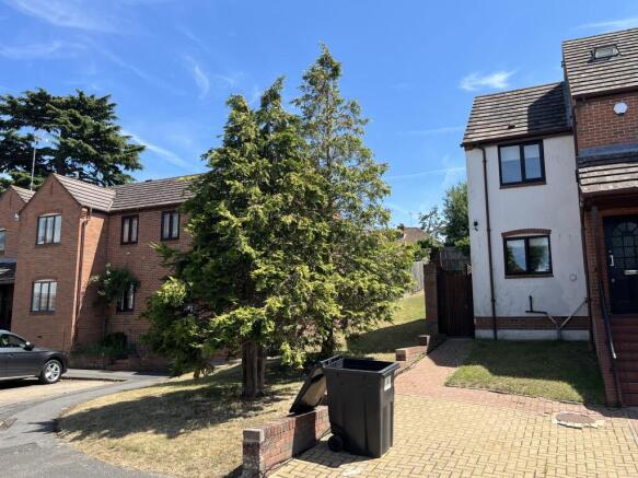 Land adjacent to 7 Kent Close, Uxbridge, Greater London, UB8 photo 5