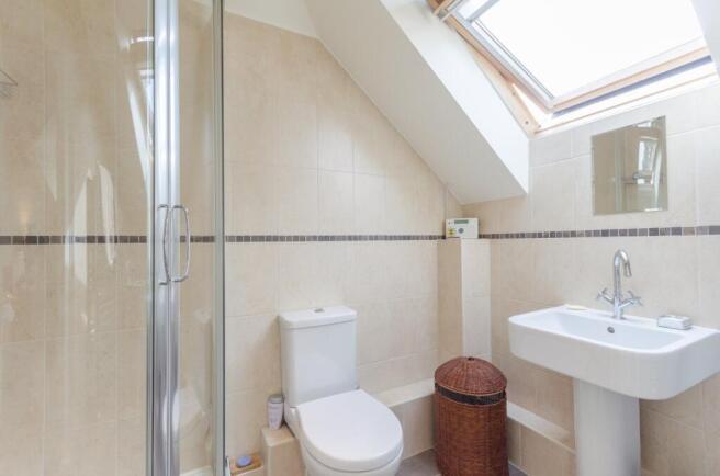 4 bed House for sale Image 11